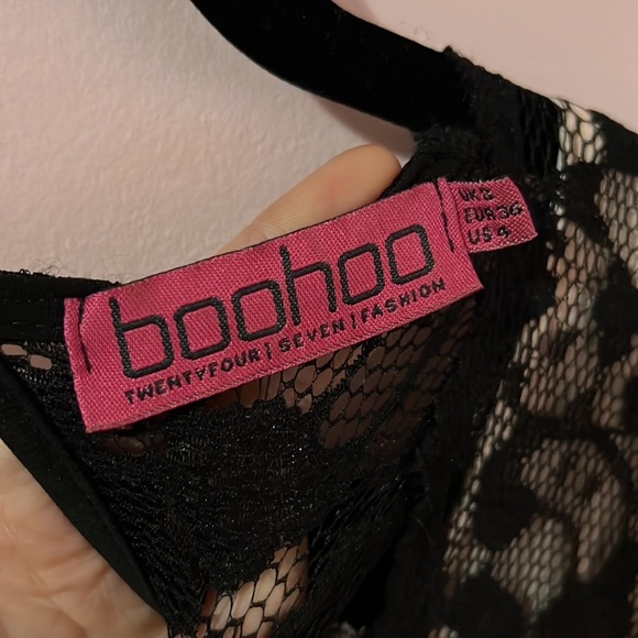 Lace top boohoo size 4 skater dress with keyhole back - Picture 3 of 4